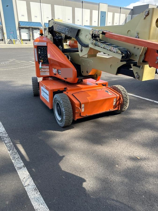 2019 JLG E400AJPN