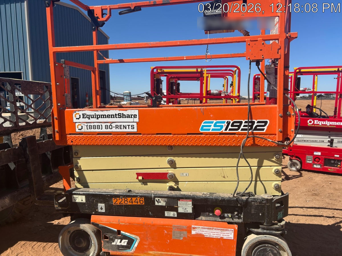 2022 JLG ES1932
