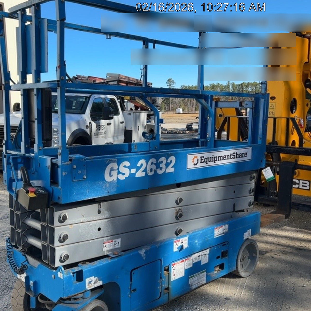2019 Genie GS-2632 Folding rails with half height swing gate
