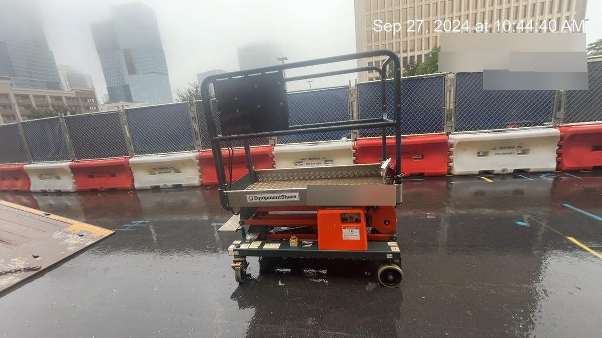 2021 JLG 1030P