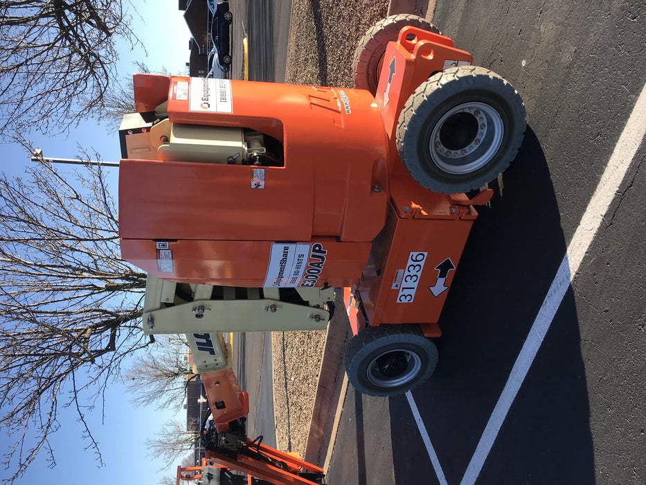 2019 JLG E300AJP