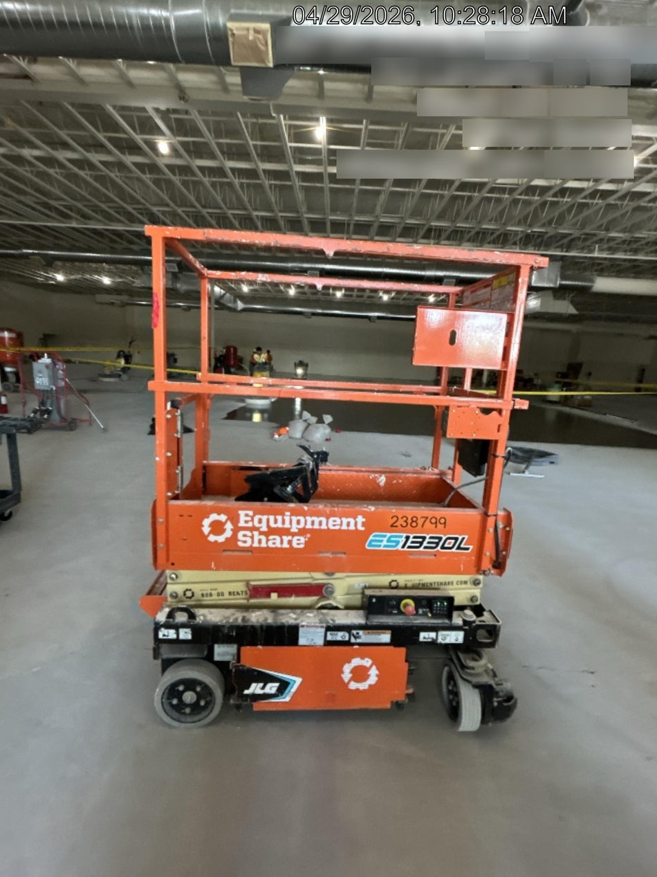 2022 JLG ES1330L