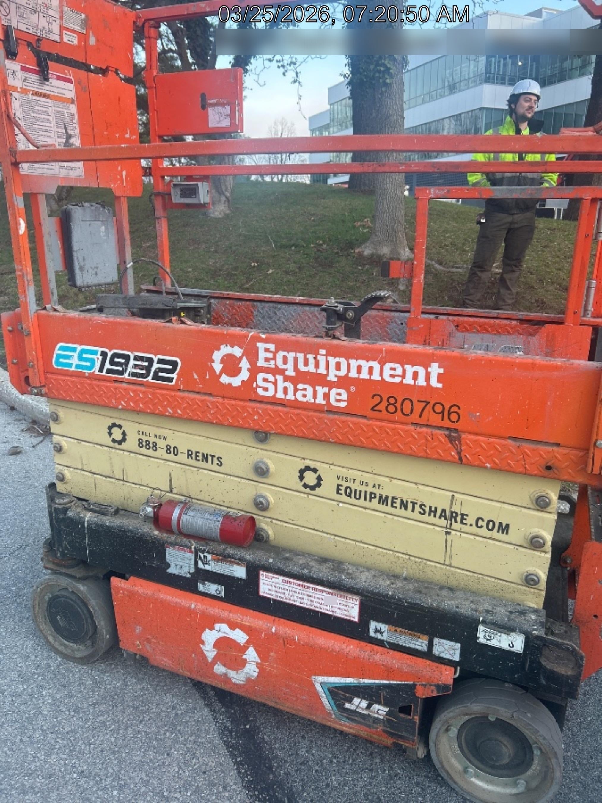 2022 JLG ES1932