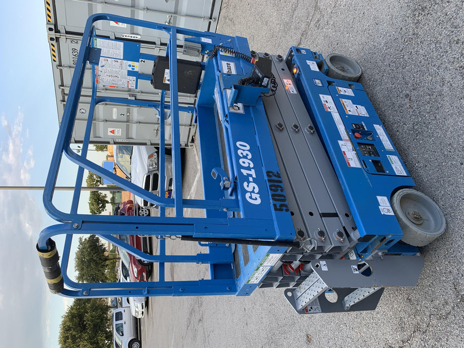 2019 Genie GS-1930 Fixed Rails with Chain Entry