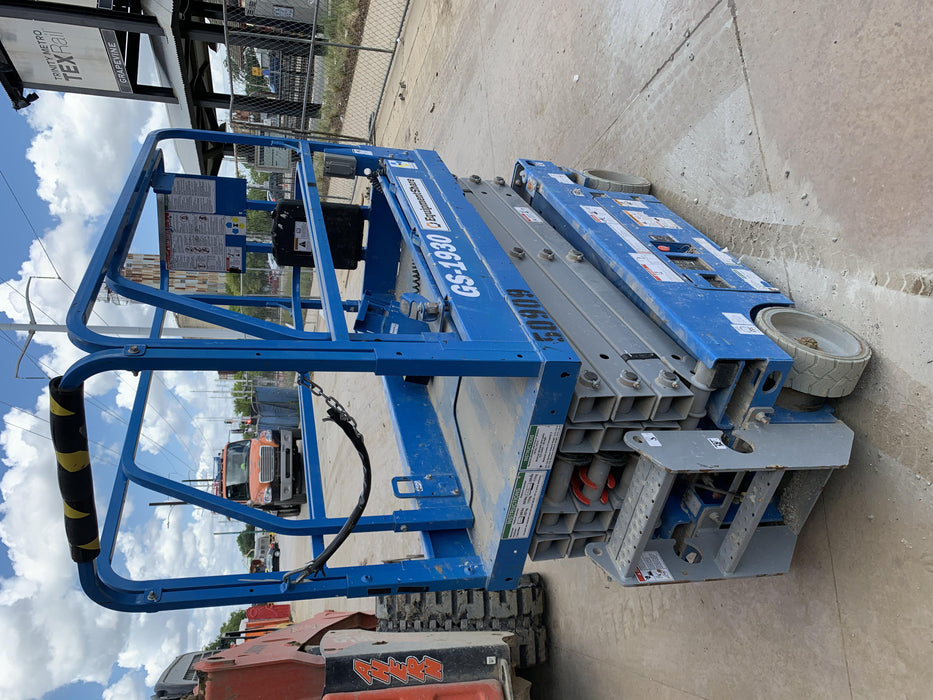 2019 Genie GS-1930 Fixed Rails with Chain Entry