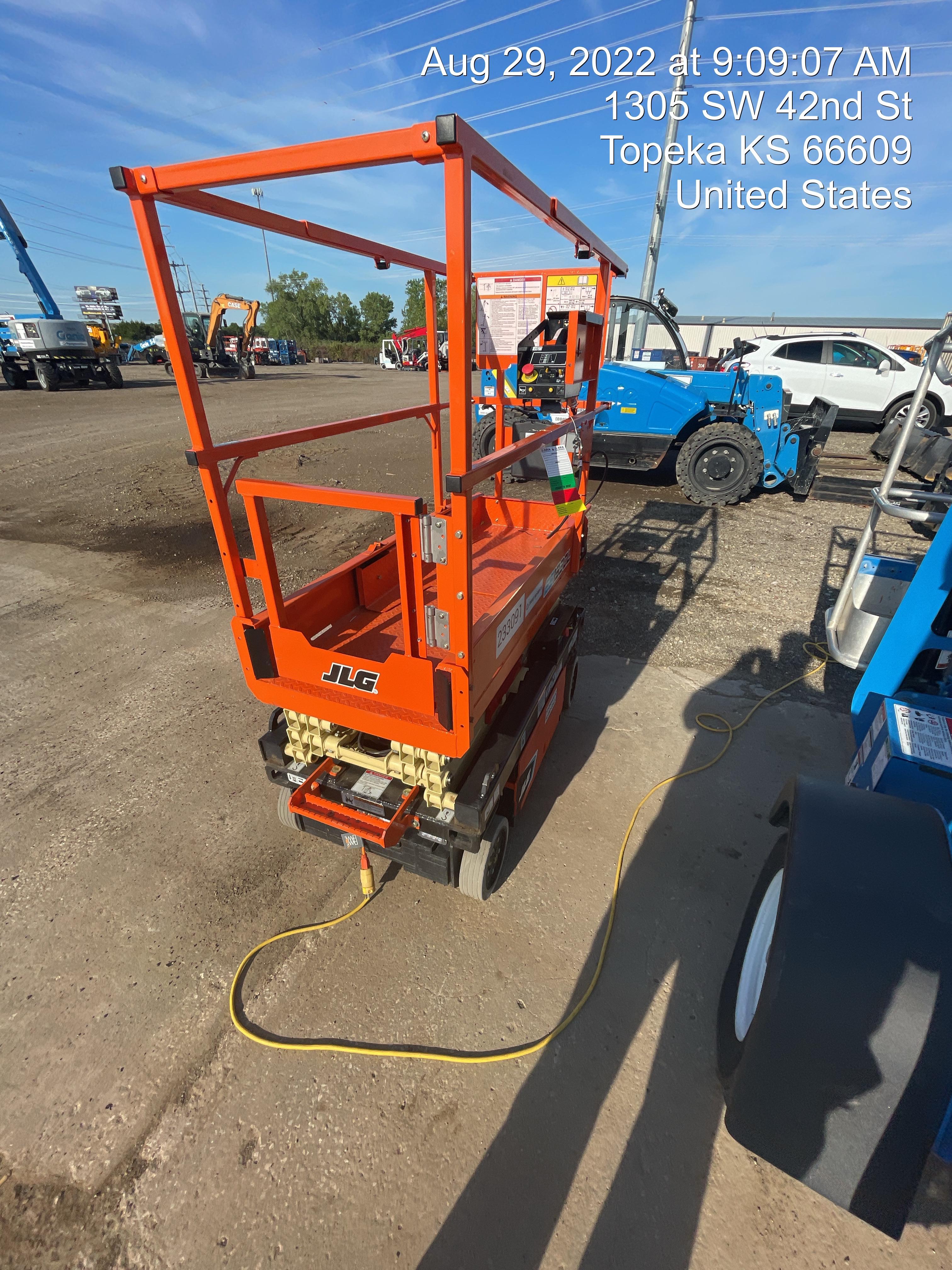 2022 JLG ES1330L