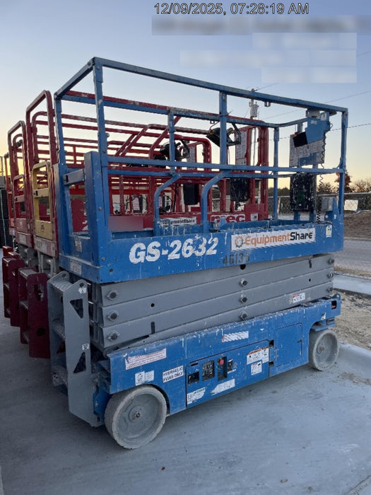 2019 Genie GS-2632 Folding rails with half height swing gate
