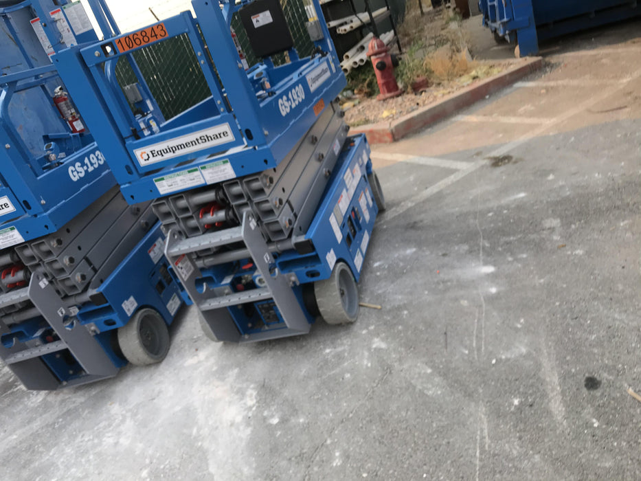 2020 Genie GS-1930 Solid Non Marking Tires, Beacon, Folding rails with half height swing gate, 800W Inverter