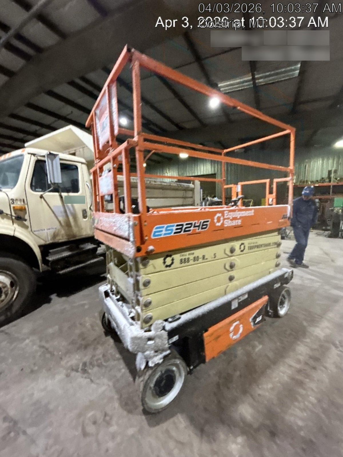 2022 JLG ES3246