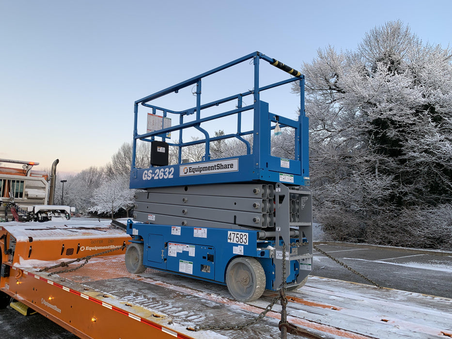 2019 Genie GS-2632 Folding rails with half height swing gate