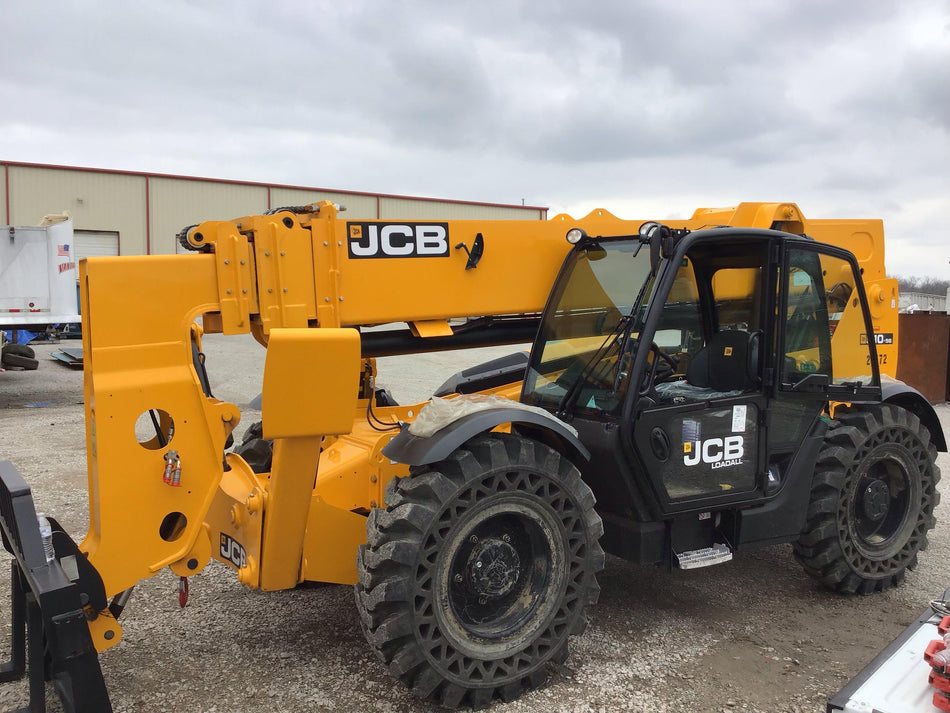 2018 JCB 510-56 74 HP w/CAB/HVAC, Beacon, Worklights, Aux Hydraulics, Solid Tires