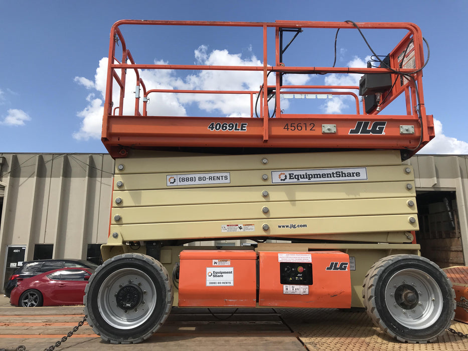 2019 JLG 4069LE