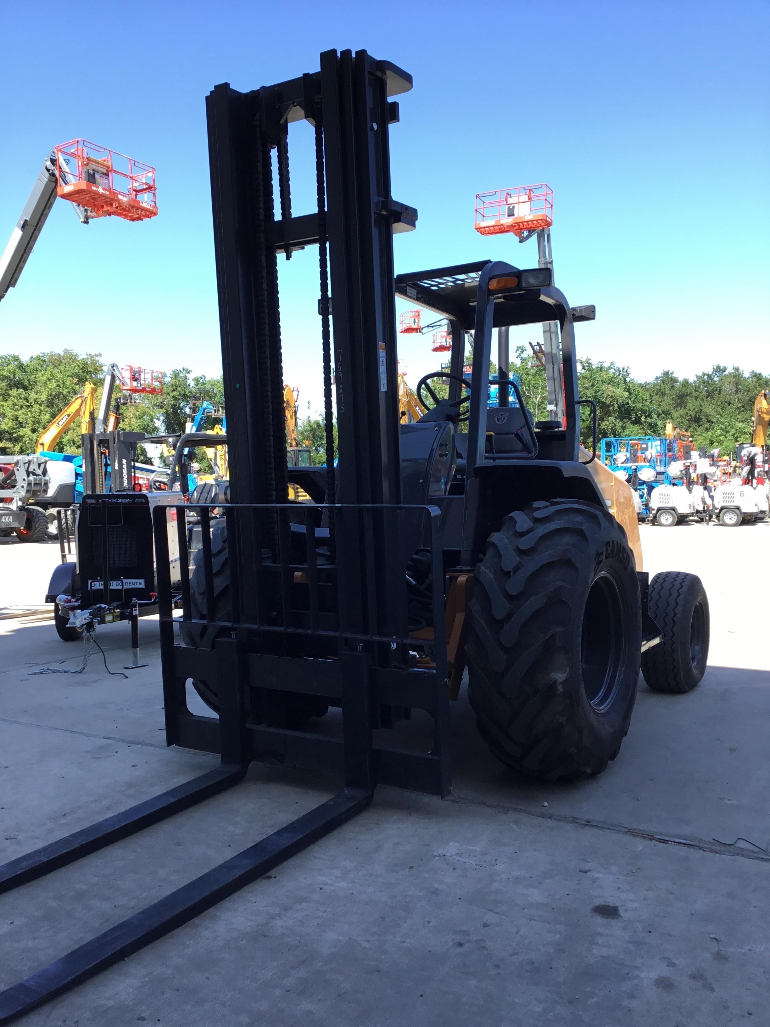 2019 CASE 588H