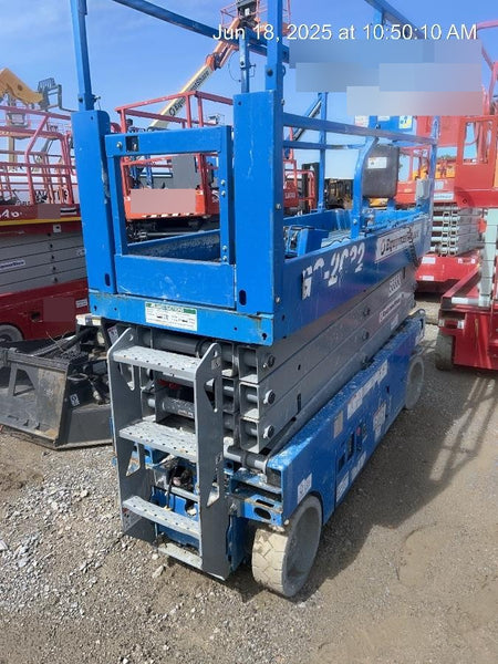 2020 Genie GS-2632 Solid NM Tires, Folding Rails with half-height swing gate, Beacon