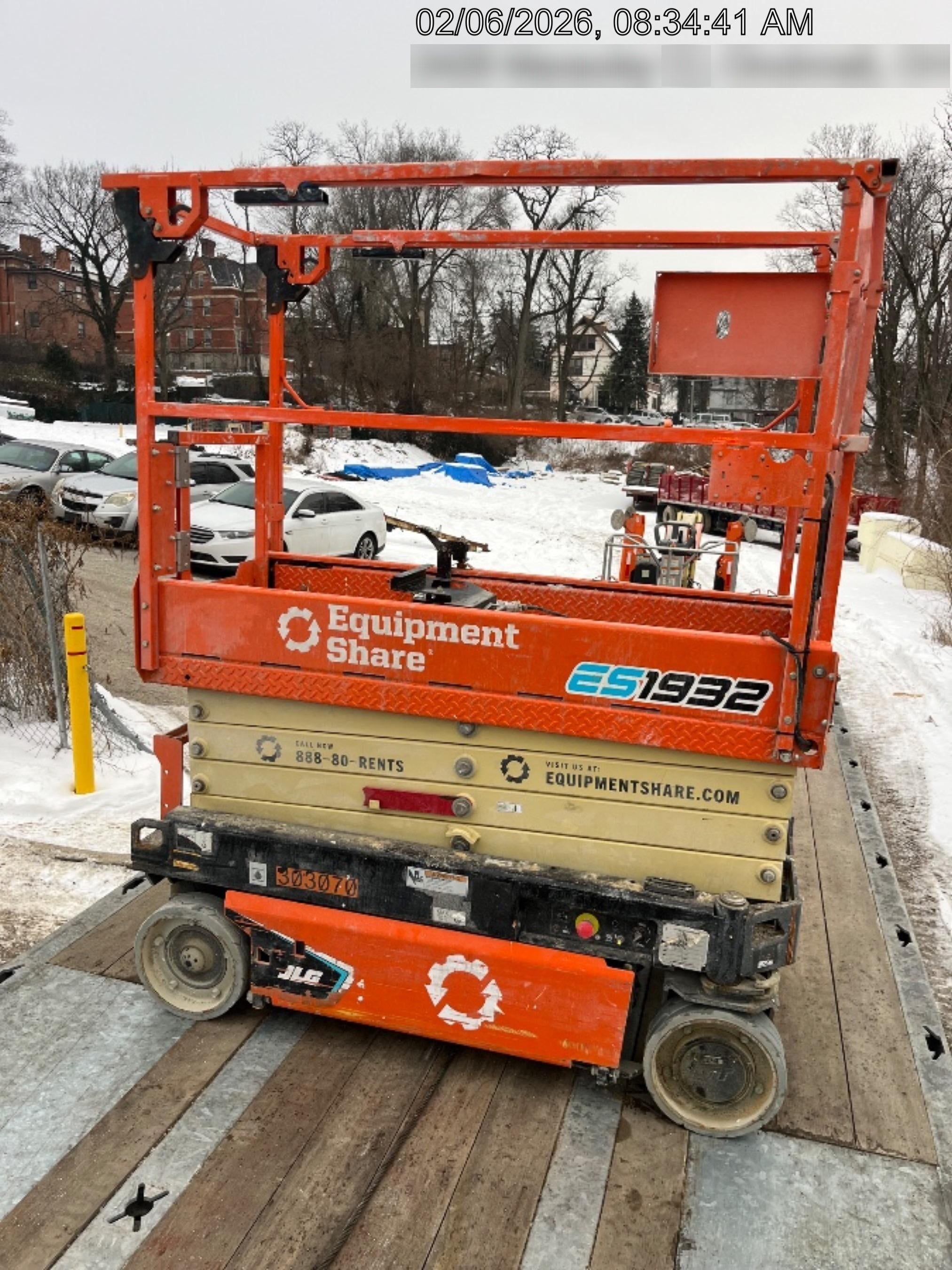 2023 JLG ES1932