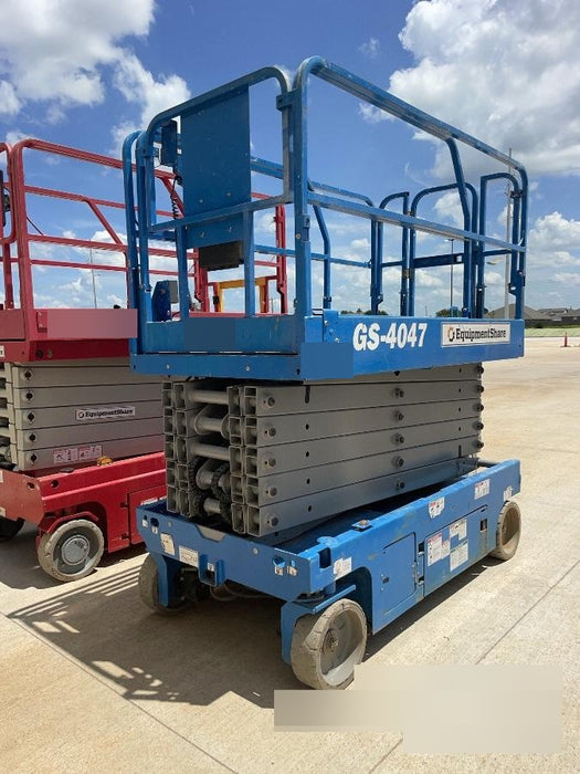 2019 Genie GS-4047 Folding rails with half height swing gate