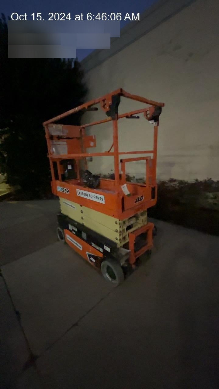 2022 JLG ES1932