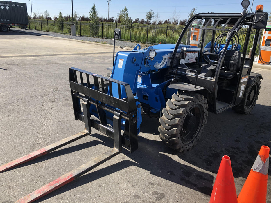 2019 Genie GTH-5519 Canopy, Solid RT Tires, LED Work Lights, Beacon 48" Carriage, 48" Forks