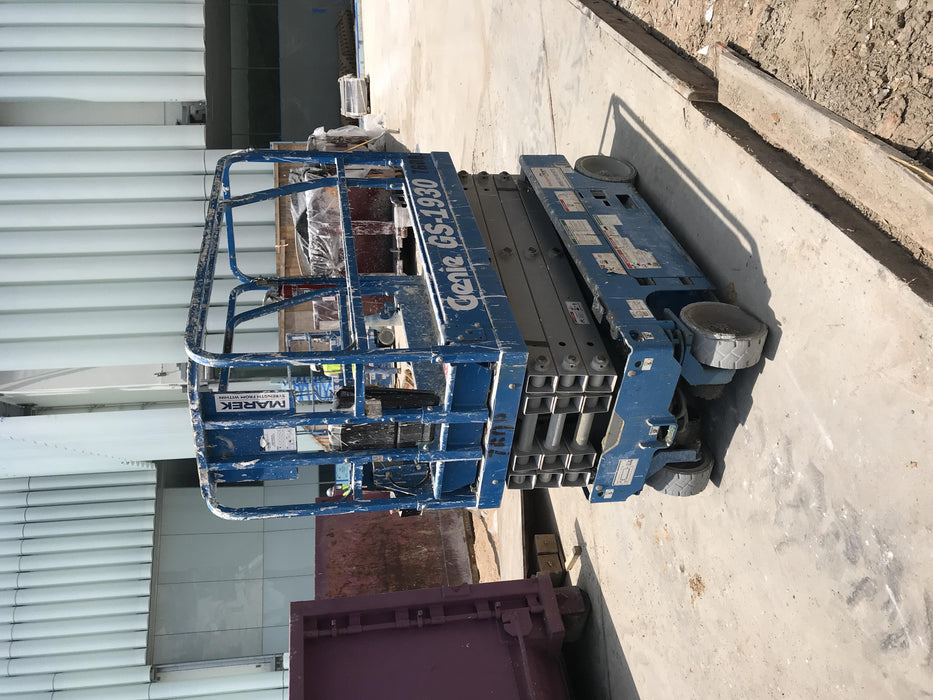 2018 Genie GS-1930 Genie GS-1930 Lift w/Fixed Rail and Chain Entry