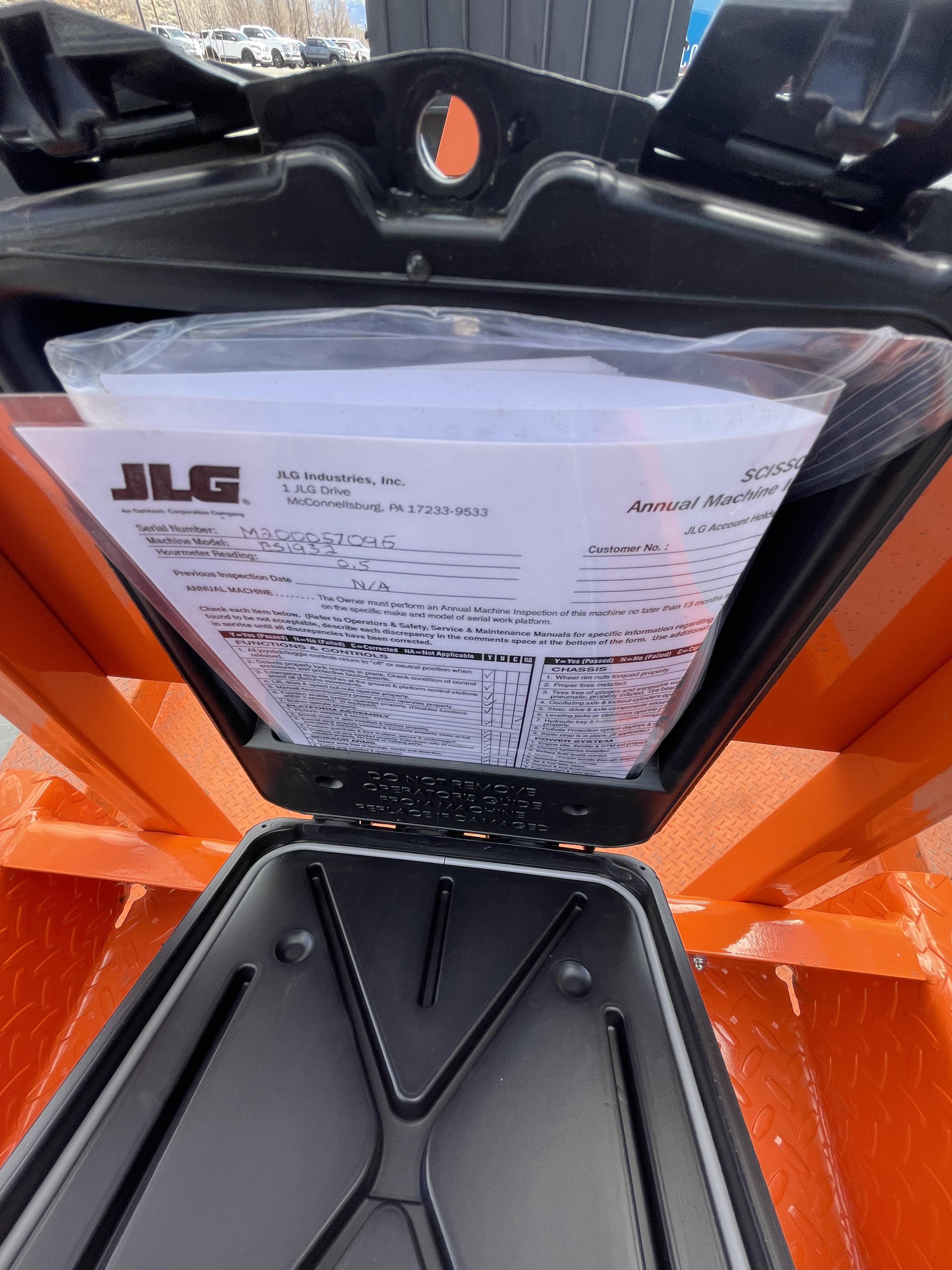2022 JLG ES1932