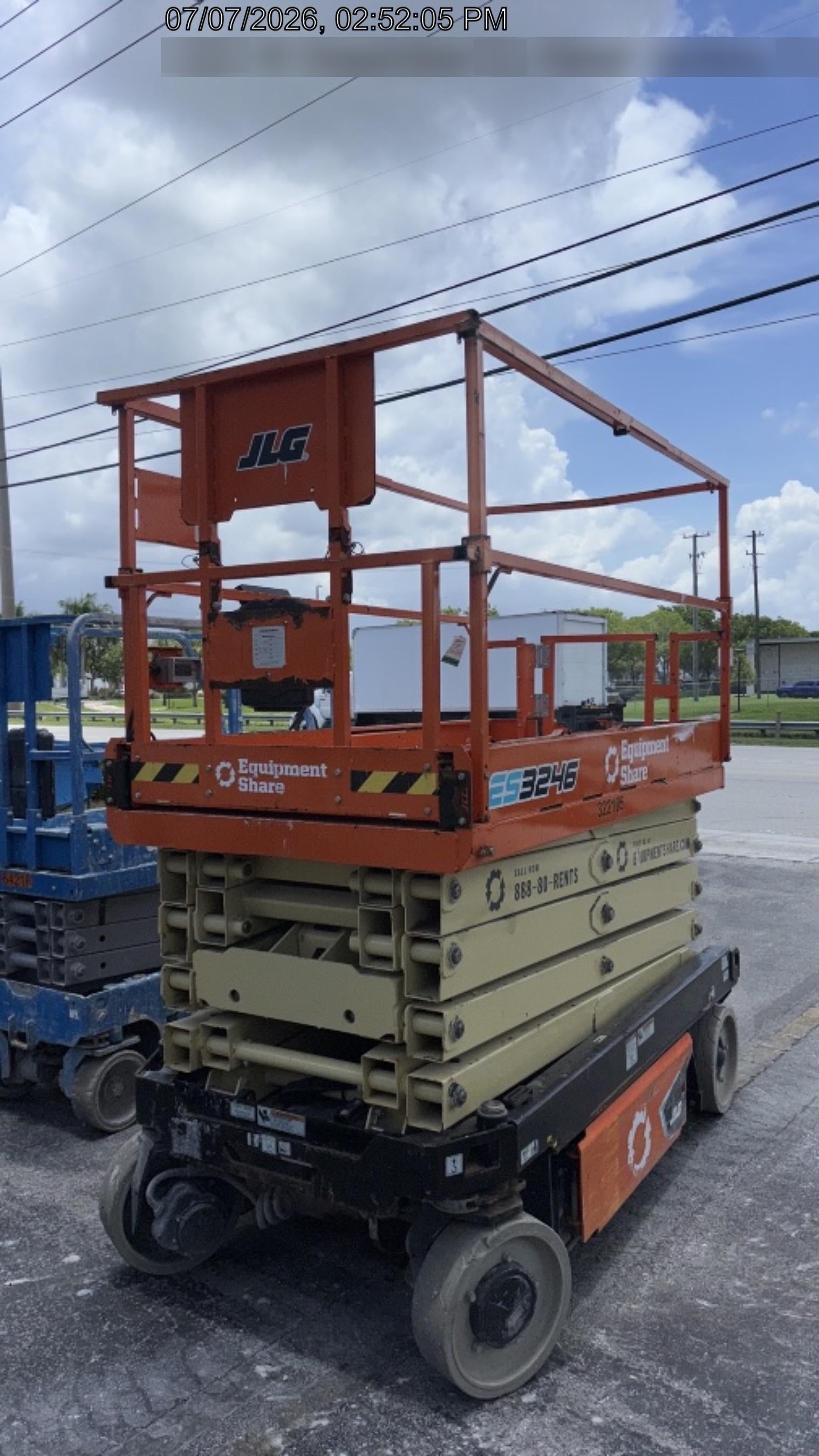2023 JLG ES3246