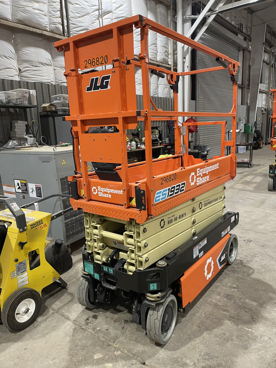 2023 JLG ES1932