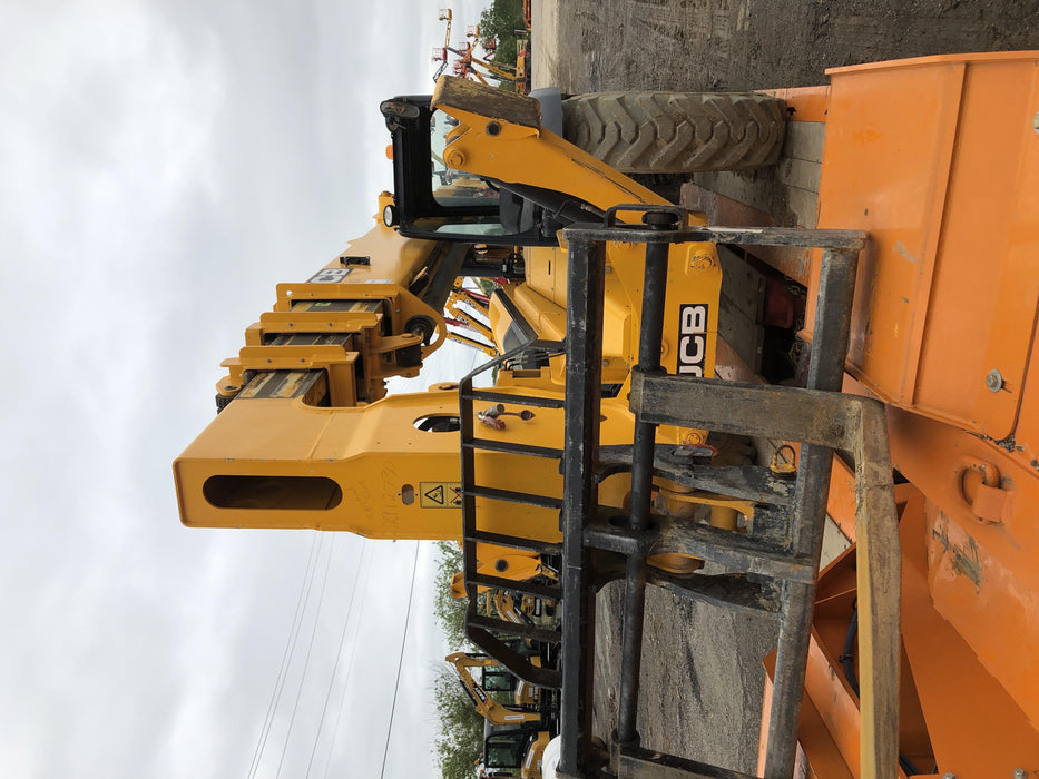 2019 JCB 512-56 Canopy, 109 HP, Solid Tires, STD Worklight, Beacon, Aux Hydraulics, Lifting Eye, Back up Alarm 66" Carriage/60" Forks