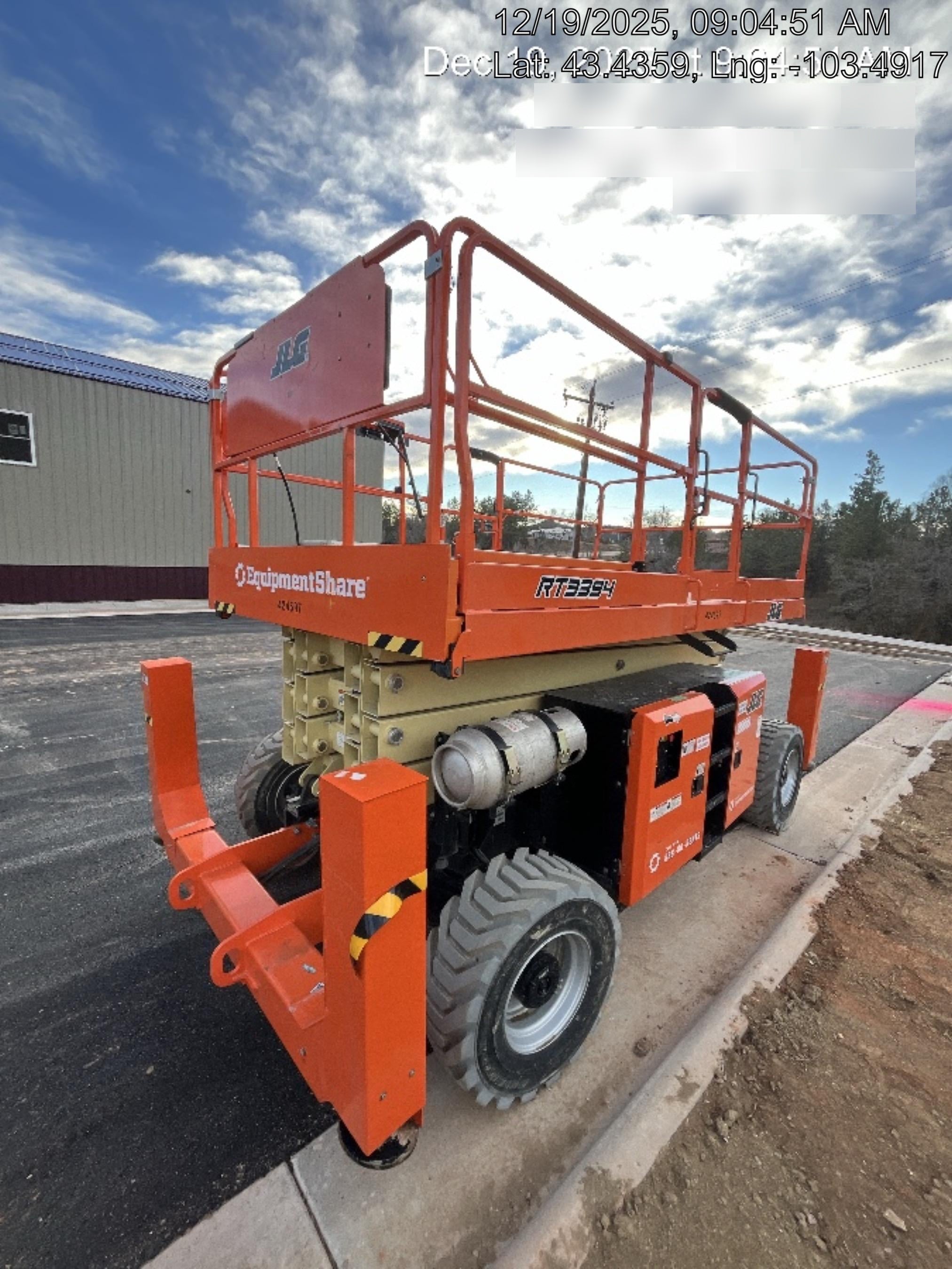 2024 JLG RT4394