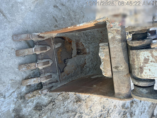 2025 TAKEUCHI 24" Bucket Takeuchi