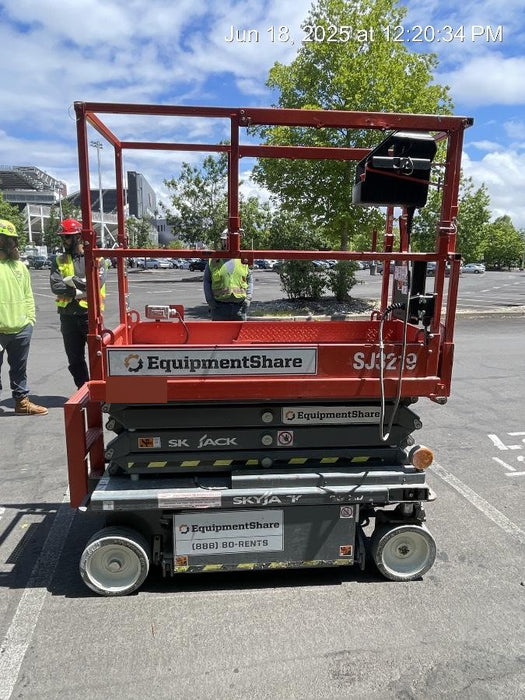 2020 Skyjack SJIII-3219 Solid NM Tires, Half height spring hinged entry gate, Dual Beacons, 800W Inverter