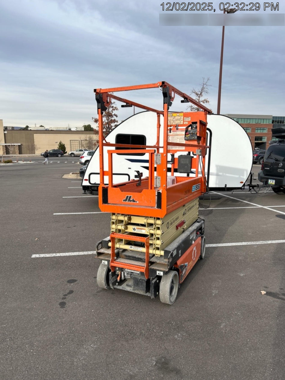 2022 JLG ES1932