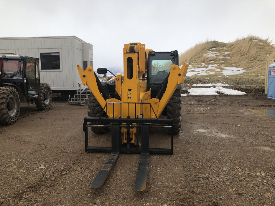 2019 JCB 512-56 Cab/Heat/Air, 109 HP, Solid Tires, STD Worklight, Beacon, Aux Hydraulics, Lifting Eye, Back up Alarm w/66" Carriage/60" Forks