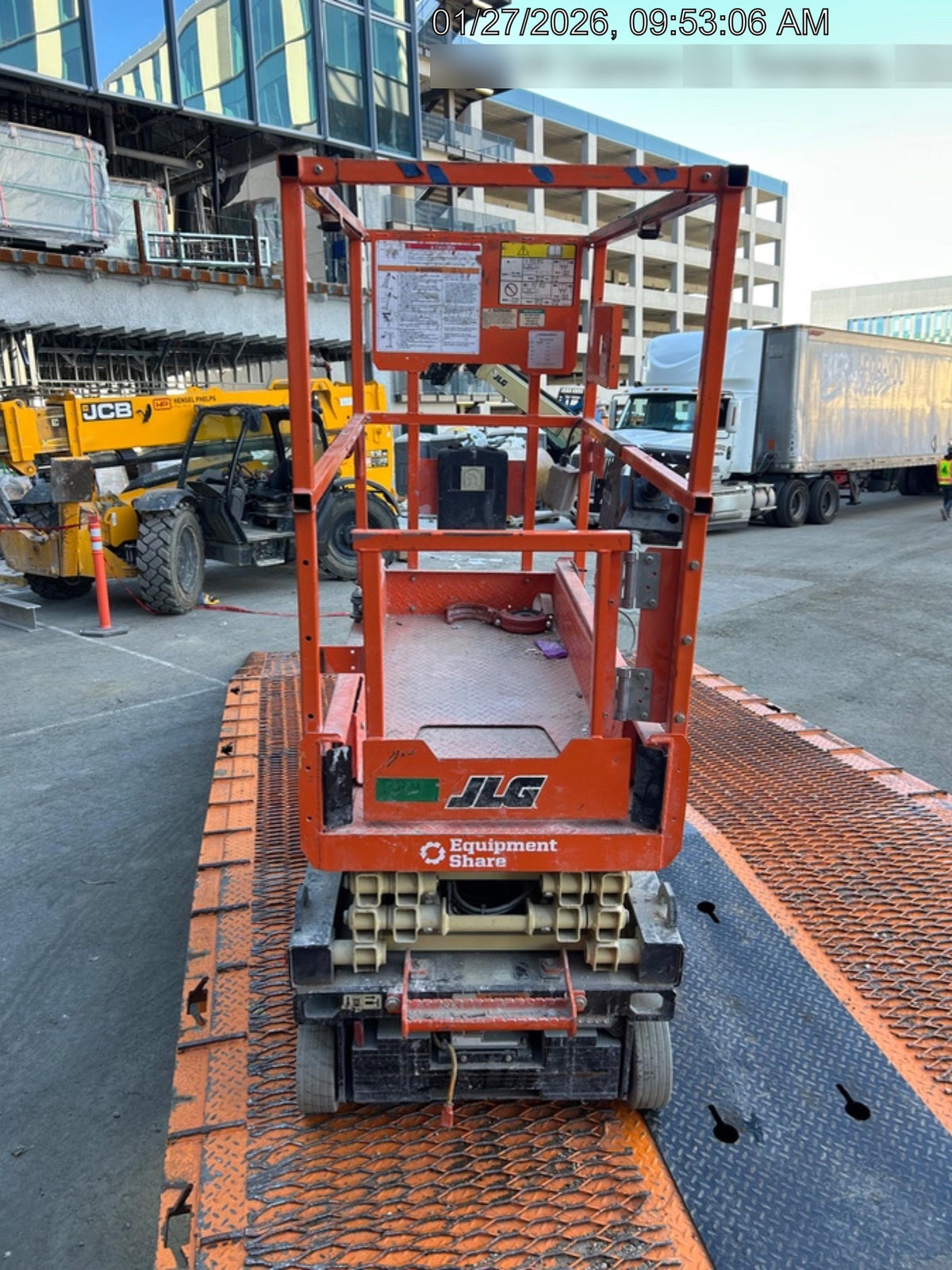 2022 JLG ES1330L
