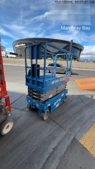 2019 Genie GS-1930 Fixed rails with chain Entry