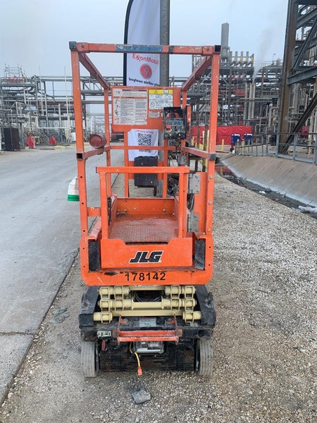 2021 JLG ES1330L