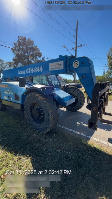 2018 Genie GTH-844 Genie GTH-844 w/Enclosed Cab w/HVAC, Work Lights, Solid Tires, Beacon, 60" Carriage and Forks