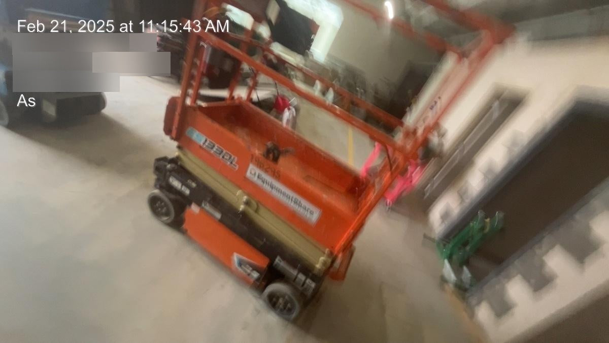 2021 JLG ES1330L