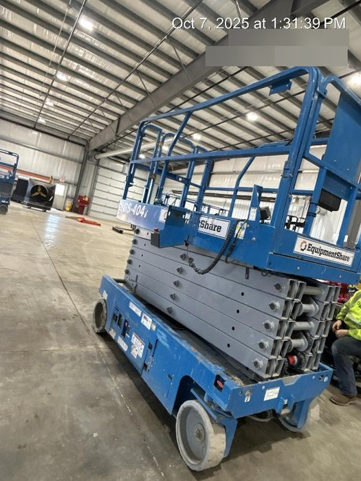 2019 Genie GS-4047 Folding rails with half height swing gate, 800W Inverter