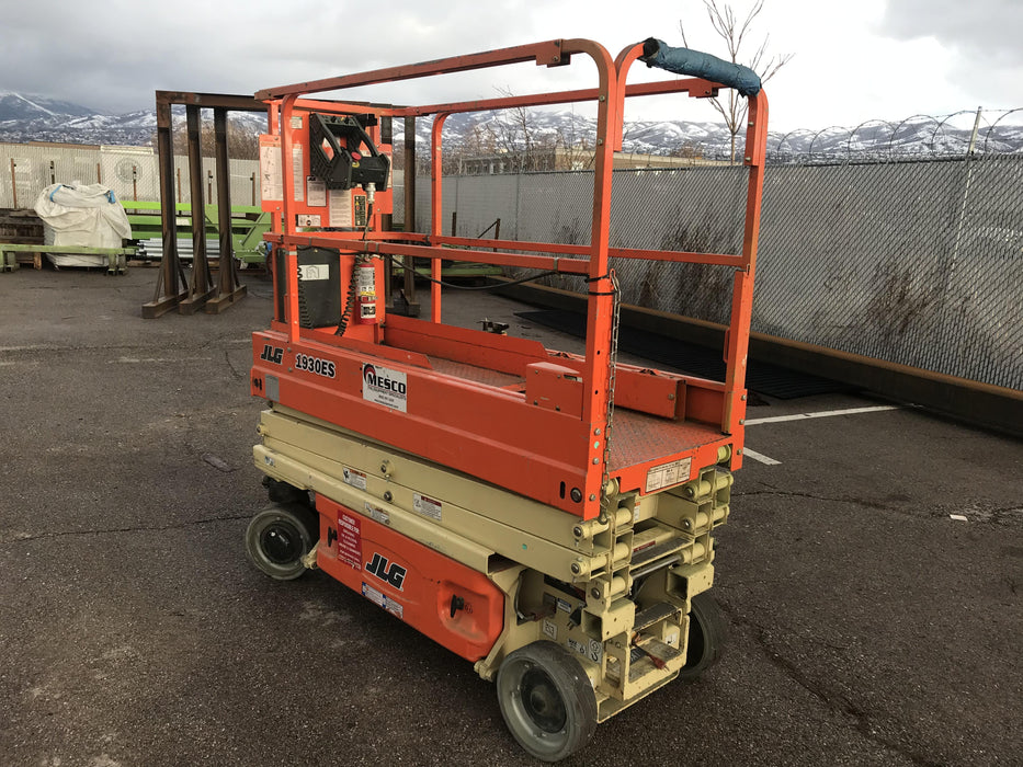 2017 JLG 1930ES Standard Options