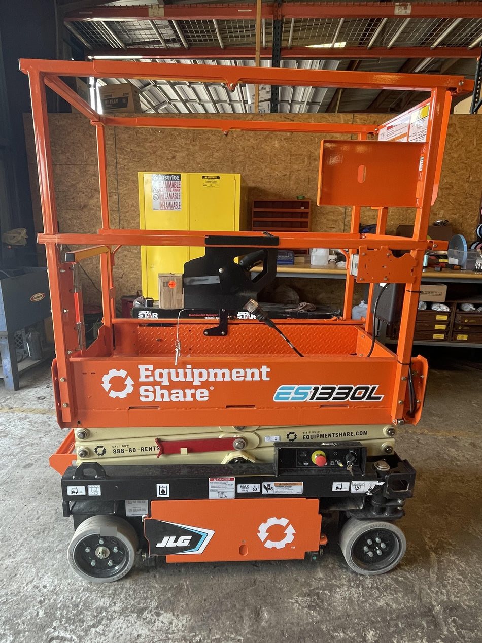 2022 JLG ES1330L