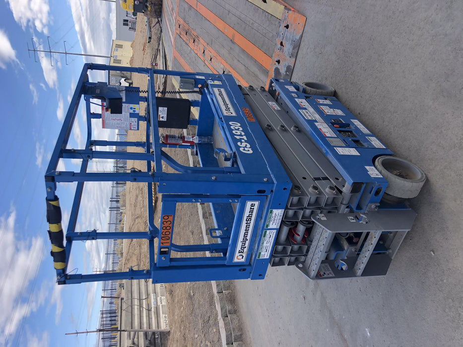 2020 Genie GS-1930 Solid Non Marking Tires, Beacon, Folding rails with half height swing gate, 800W Inverter
