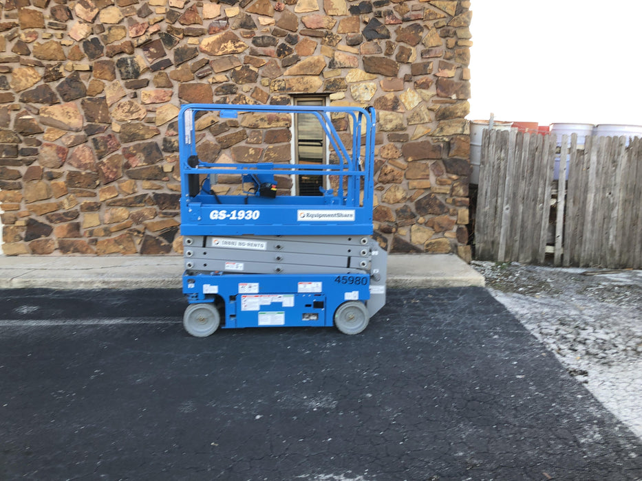 2019 Genie GS-1930 Fixed rails with chain Entry