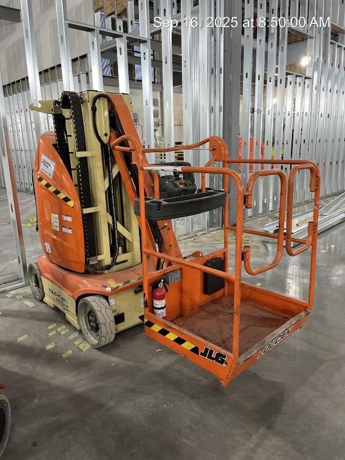 2022 JLG 26E