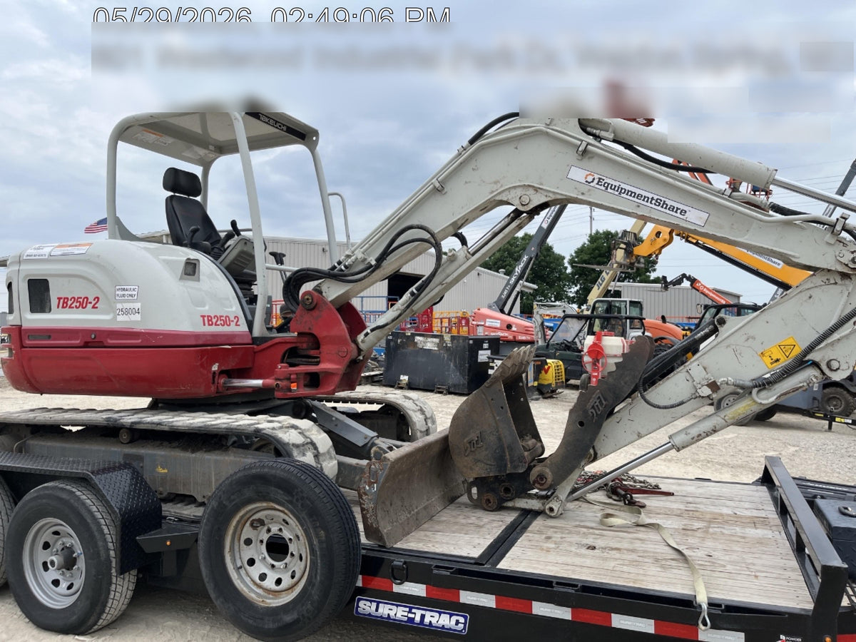 2022 TAKEUCHI TB250-2R