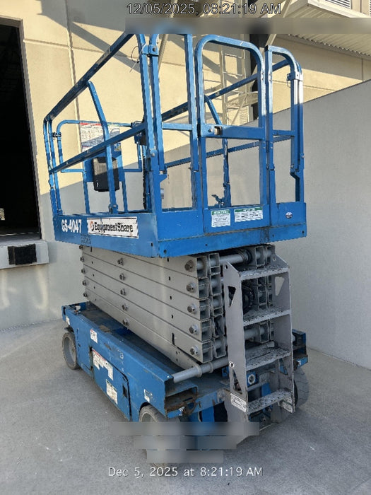 2019 Genie GS-4047 Folding rails with half height swing gate