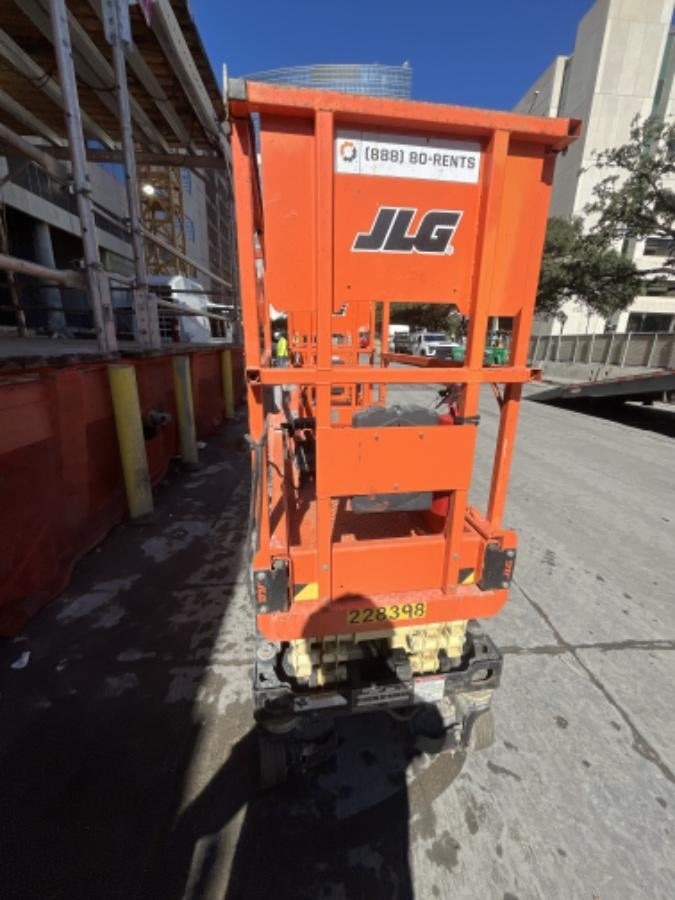 2022 JLG ES1330L