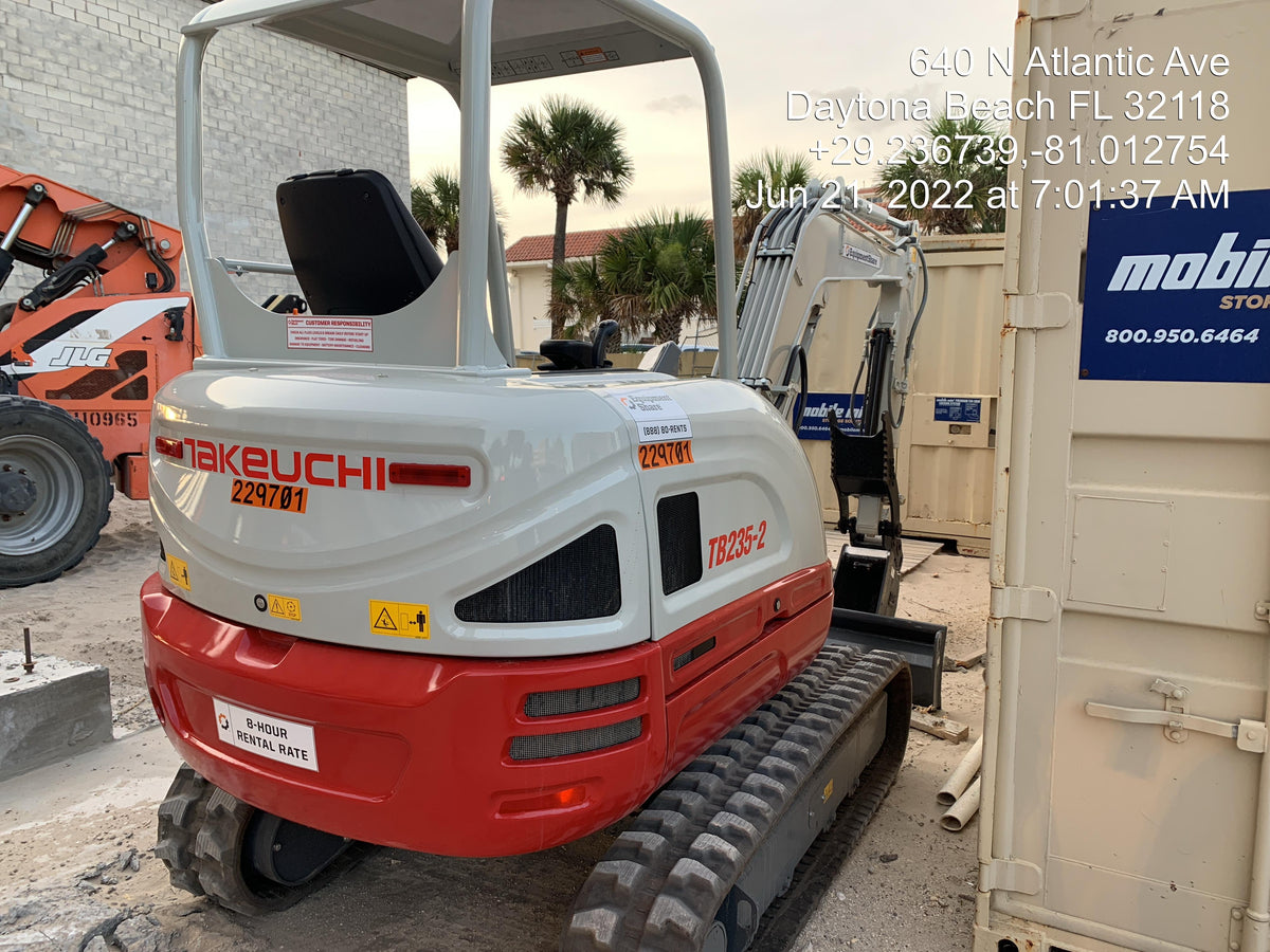 2022 TAKEUCHI TB235-2R