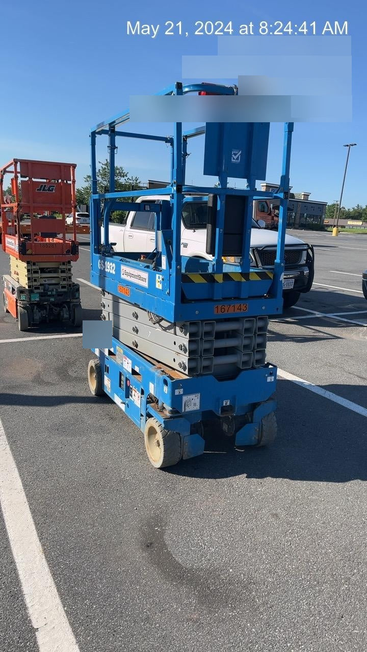 2022 GENIE GS-3232