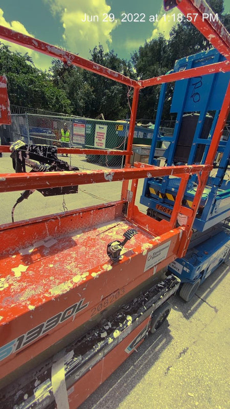 2022 JLG ES1330L