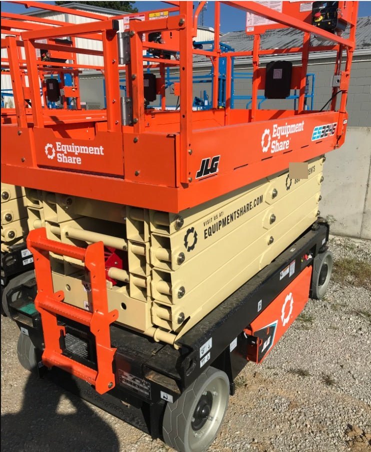 2022 JLG ES3246